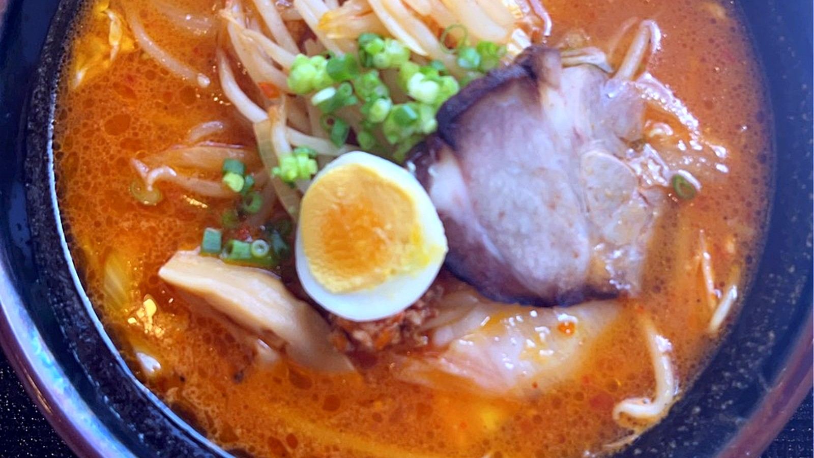 具だくさんの辛味噌ラーメン