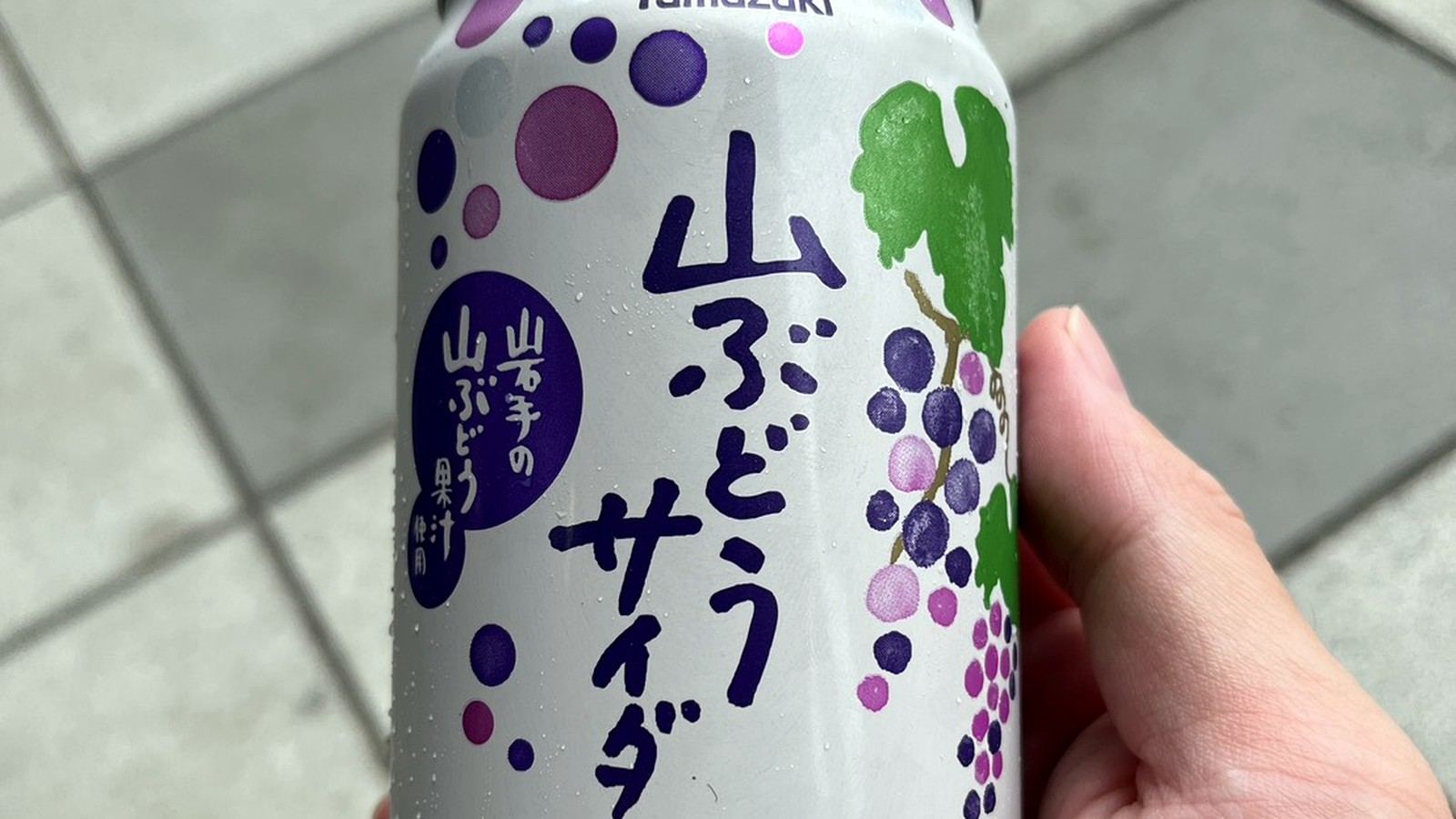 山ぶどうサイダーの缶