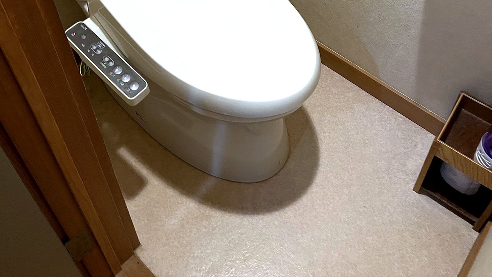 温水洗浄便座付きの洋式トイレ