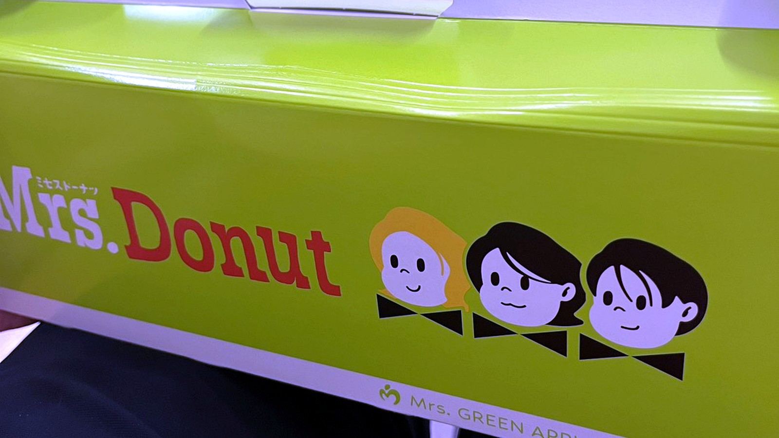 Mrs. GREEN APPLEコラボのドーナツ箱