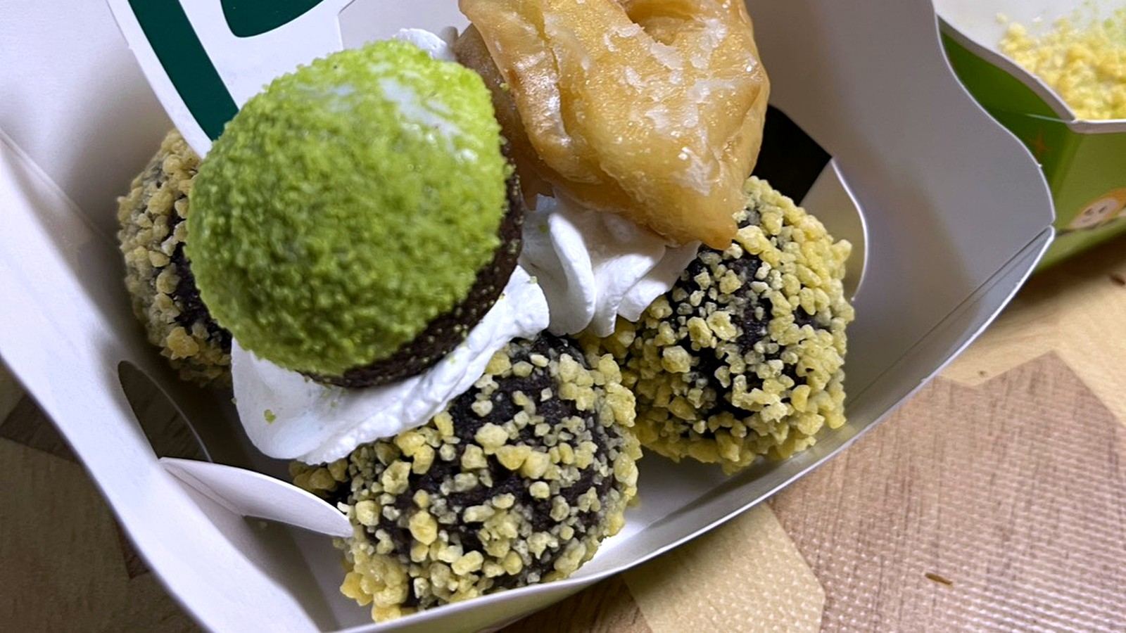 ミスドとMrs. GREEN APPLEのコラボドーナツ