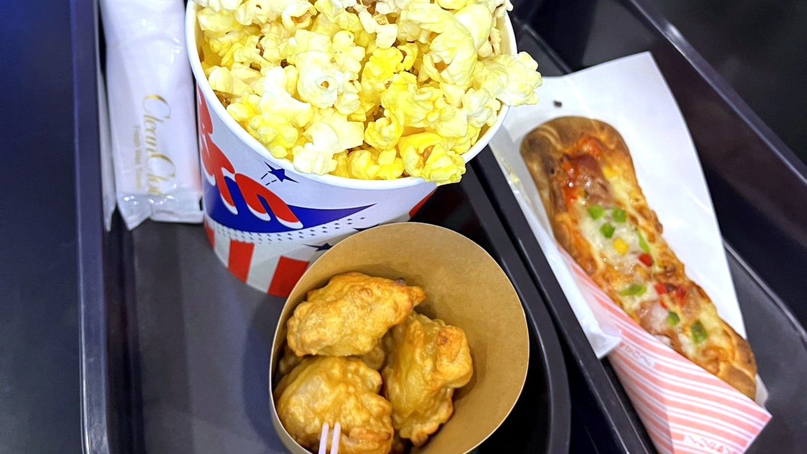 映画館のポップコーンやドリンク、軽食