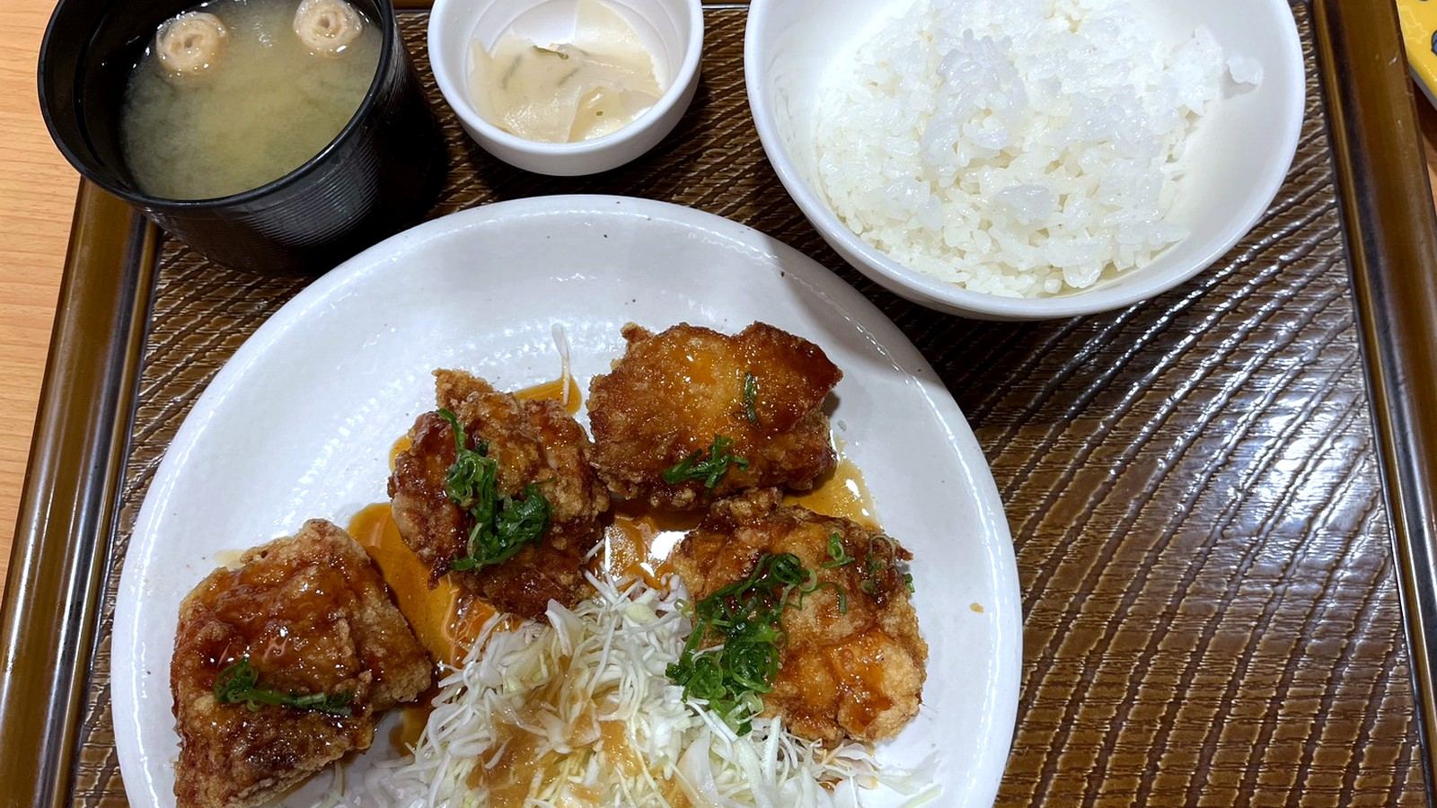 唐揚げ定食（ご飯・味噌汁・小鉢）