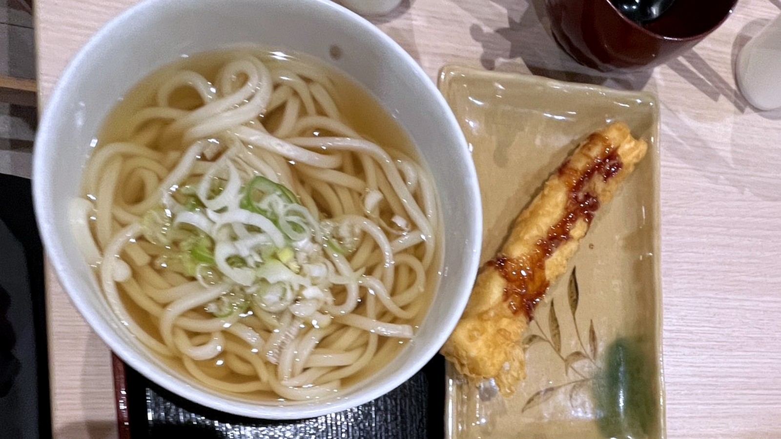 かけうどんとつけうどん、ちくわ天