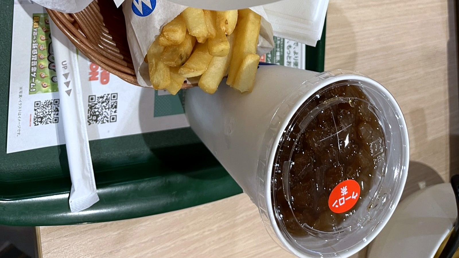 ハンバーガーとポテトとドリンクのセット