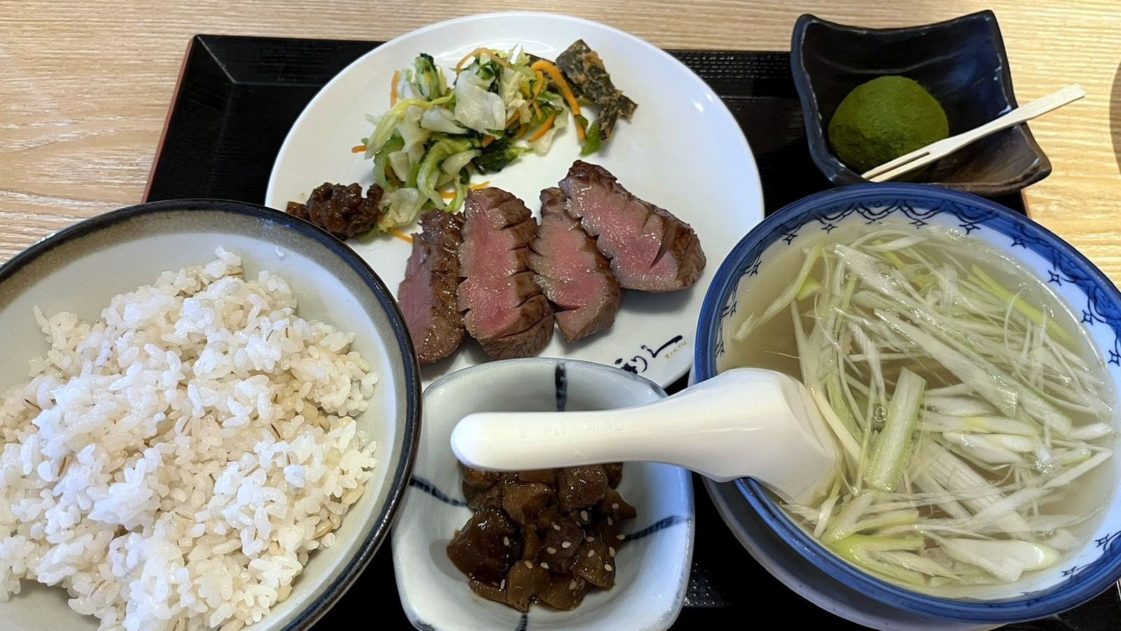 牛たん焼き定食とテールスープ