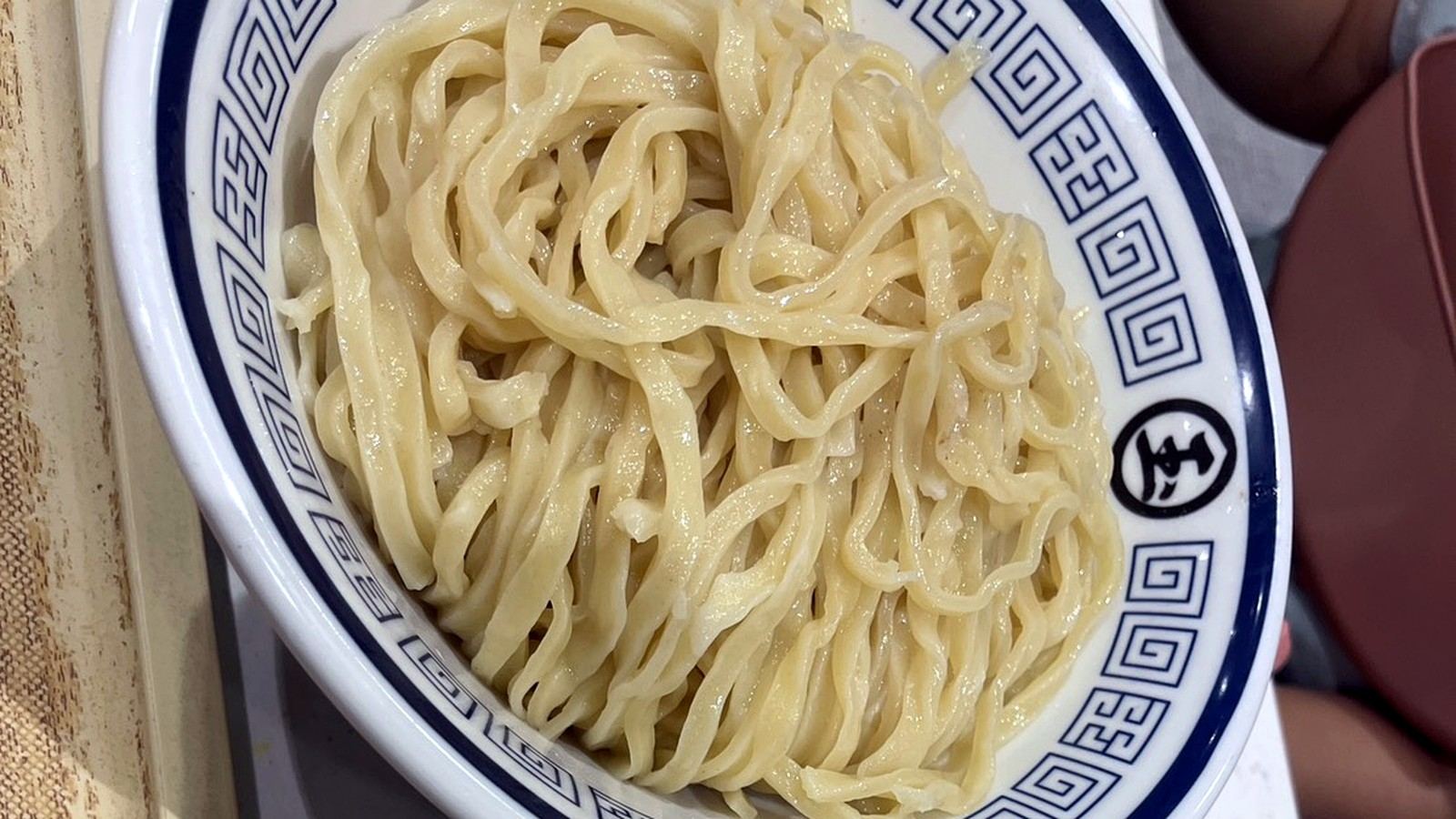 濃厚つけ麺の平打ち太麺とつけ汁