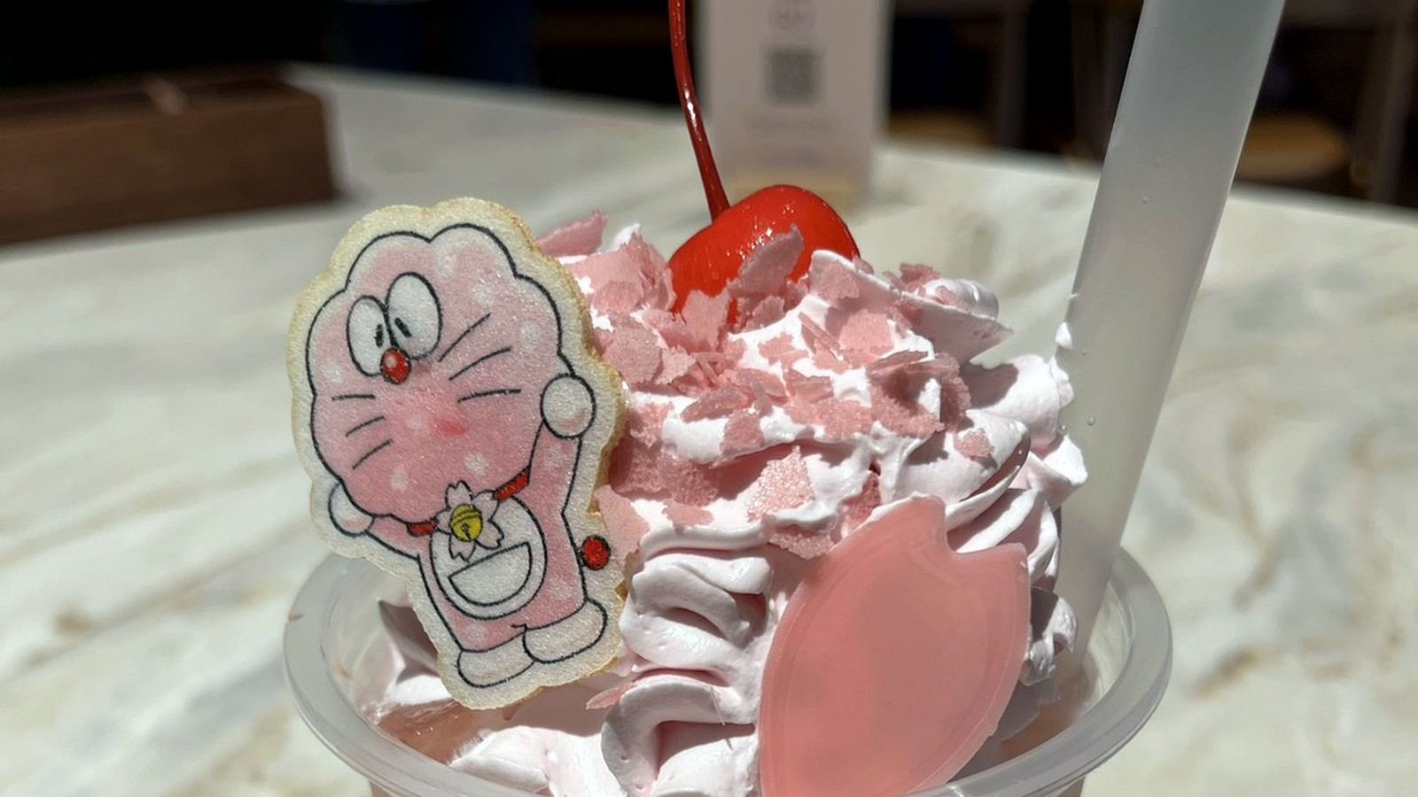 ピンク色のドラえもんコラボドリンク